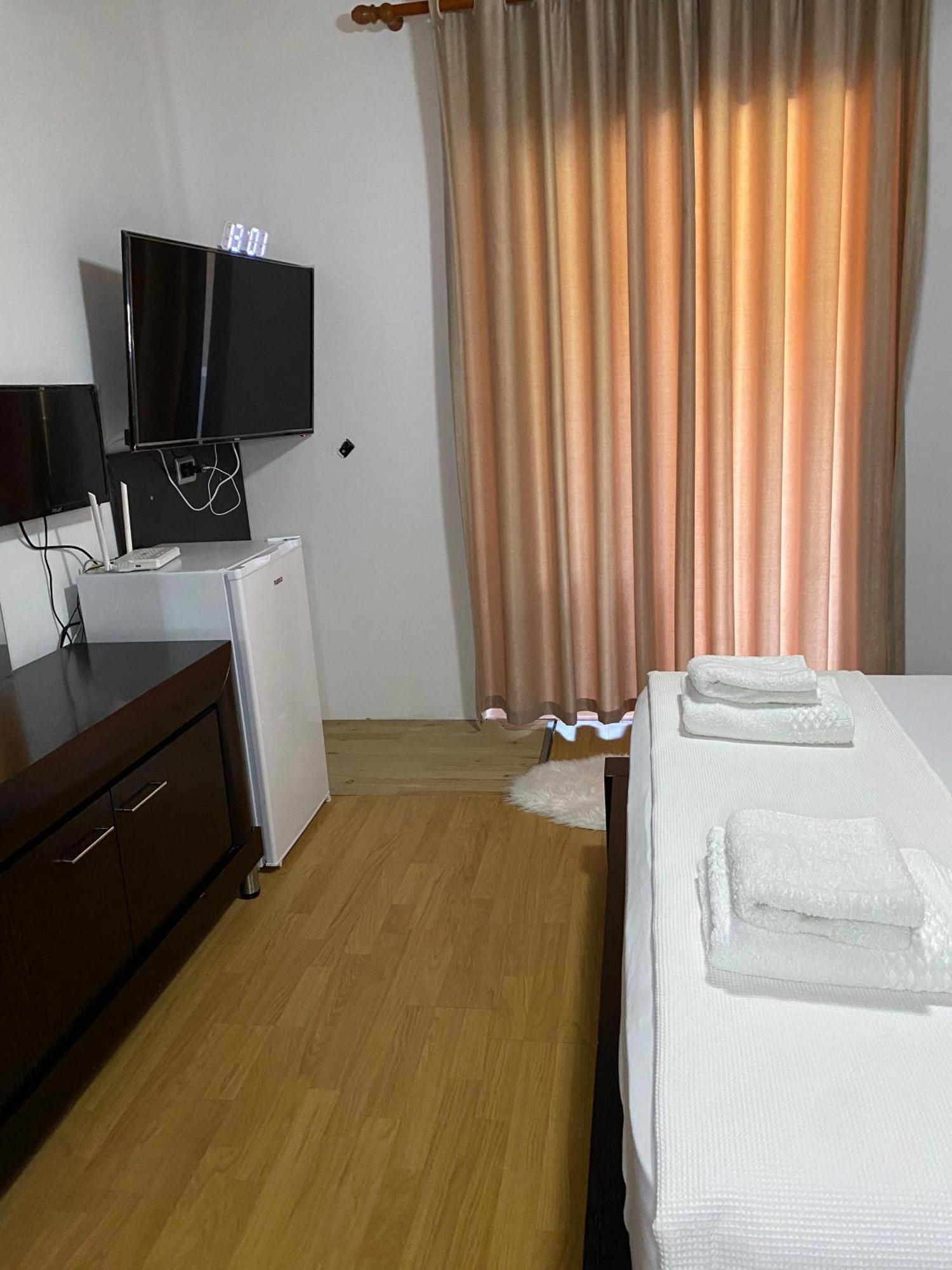 Bertis Guest House Gjirokastër 外观 照片