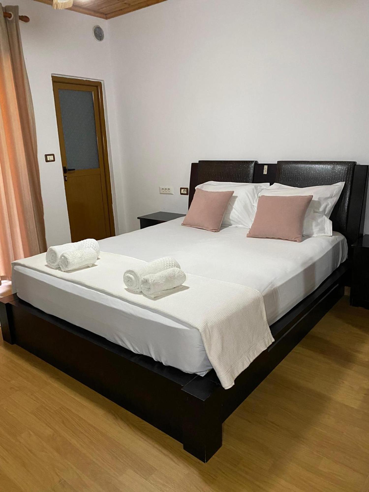 Bertis Guest House Gjirokastër 外观 照片