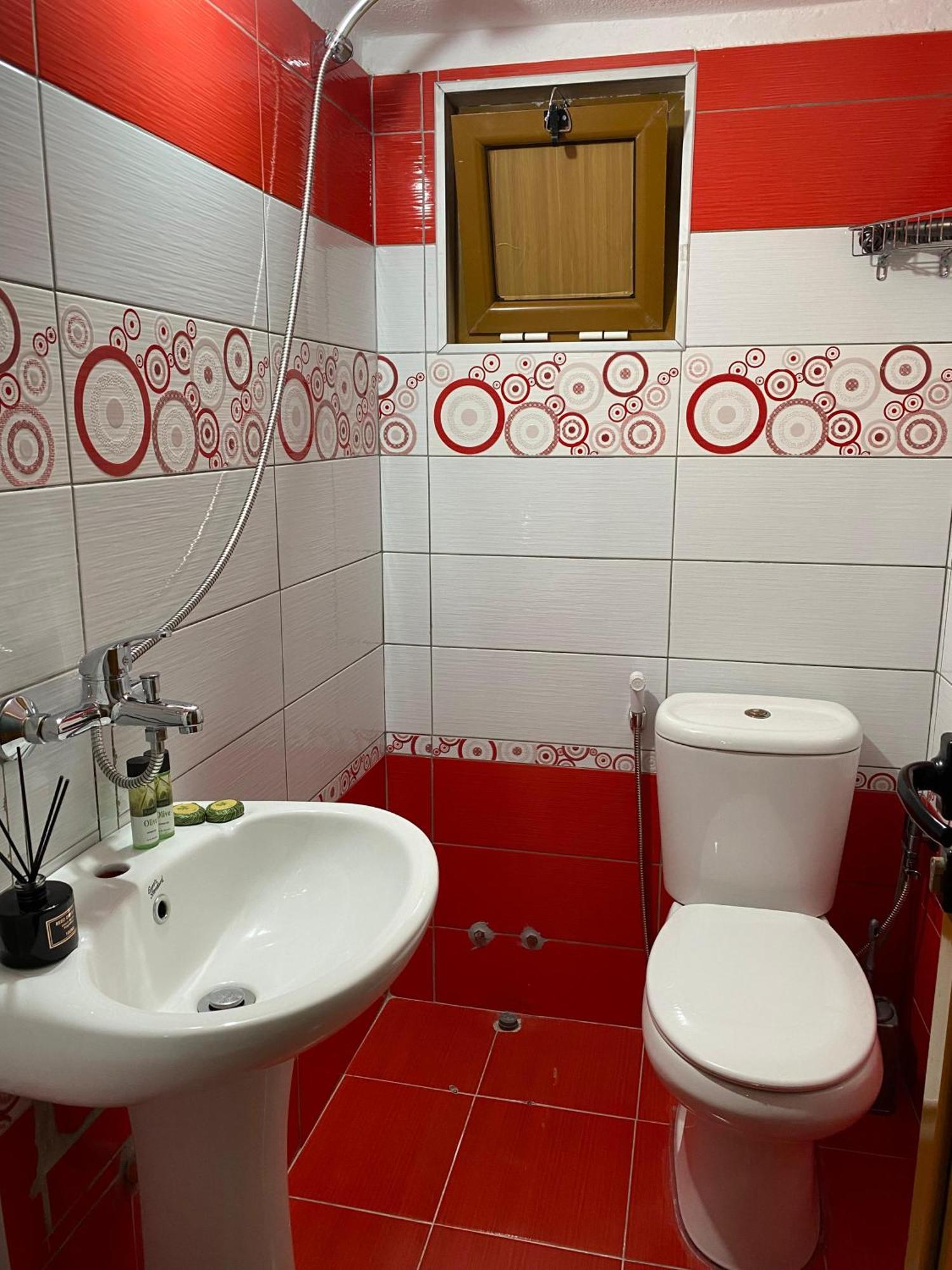 Bertis Guest House Gjirokastër 外观 照片