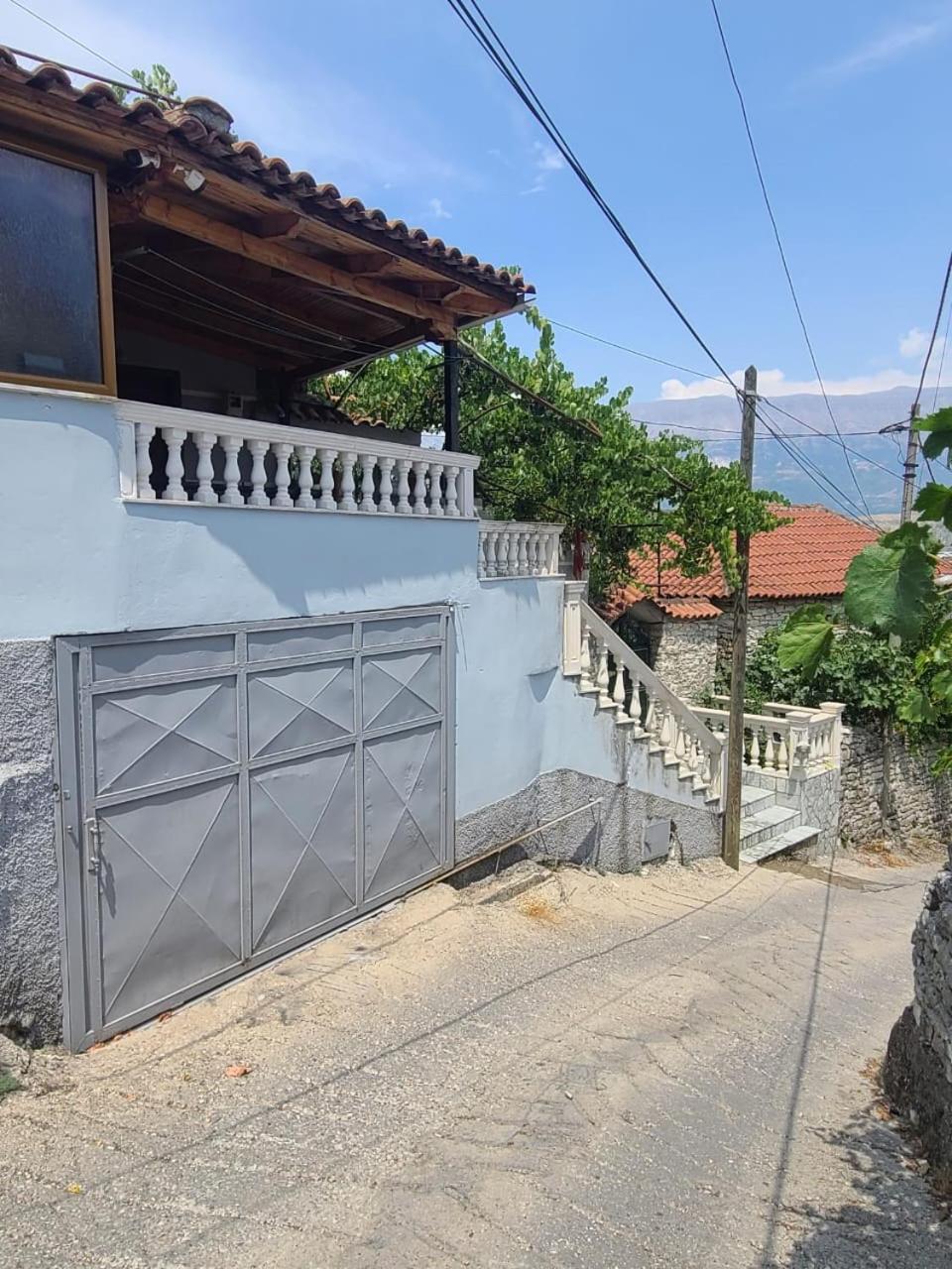 Bertis Guest House Gjirokastër 外观 照片